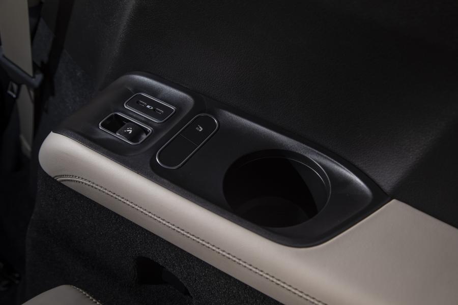 Детали интерьера Mercedes-AMG GLS63 4Matic+ (X167) 2020 года  (NA) (фото 69 из 89)